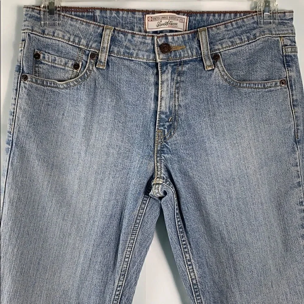 Levi’s signature Stretch Crop low rise boot cut